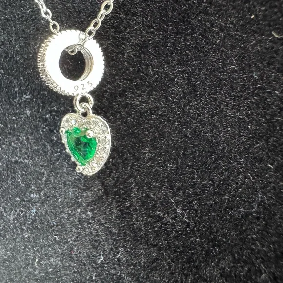 Elegant Silver Necklace with Green Heart Pendant - Picture 3 of 6